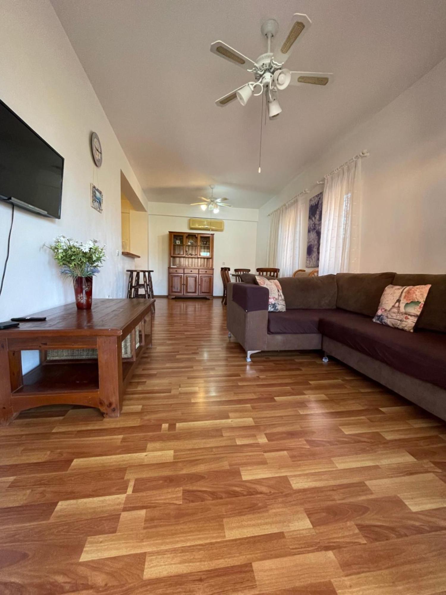 Limnaria Gardens Two Bedroom Apartment With Balcony Paphos Buitenkant foto